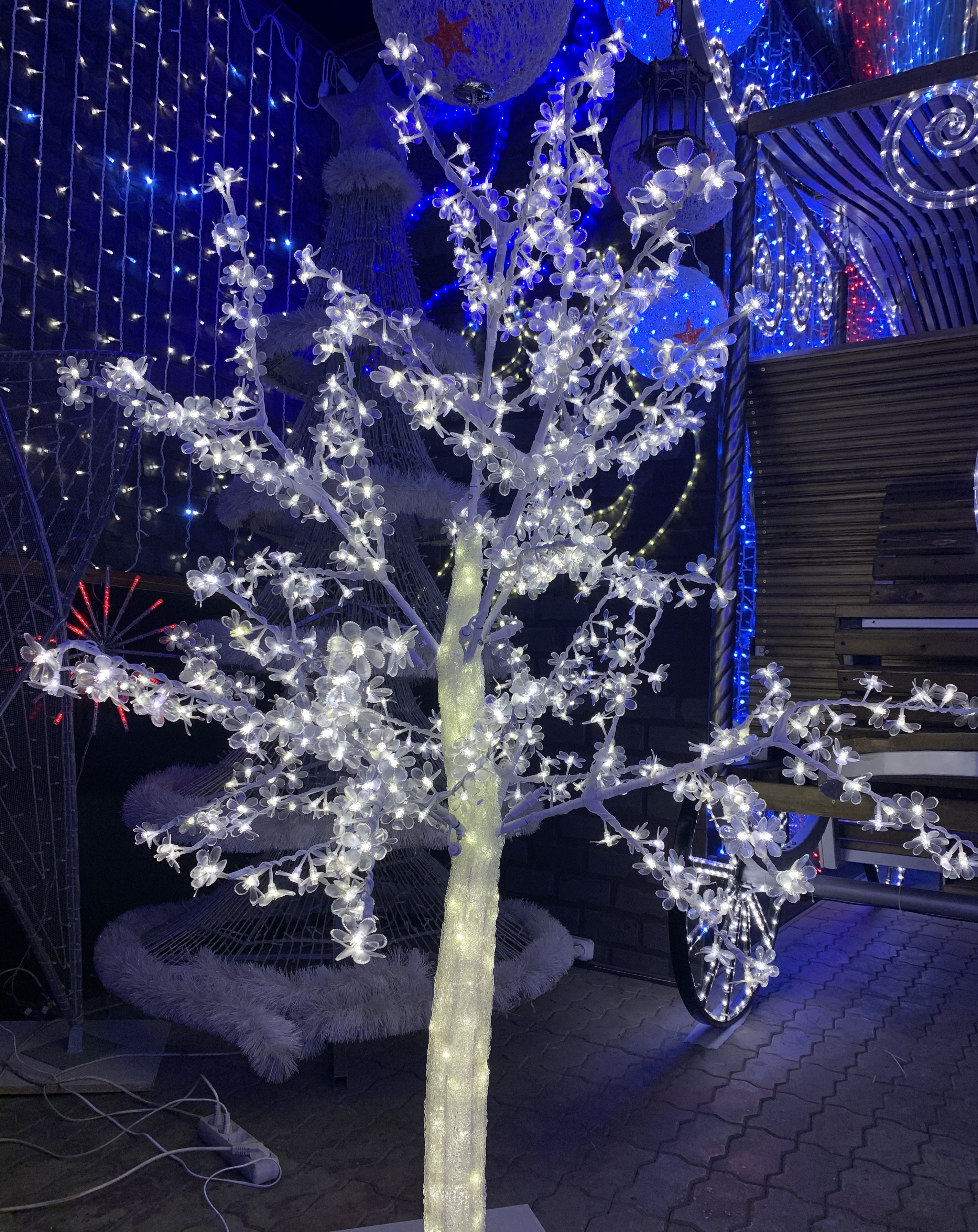 Дерево "Сакура" светодиодное белое