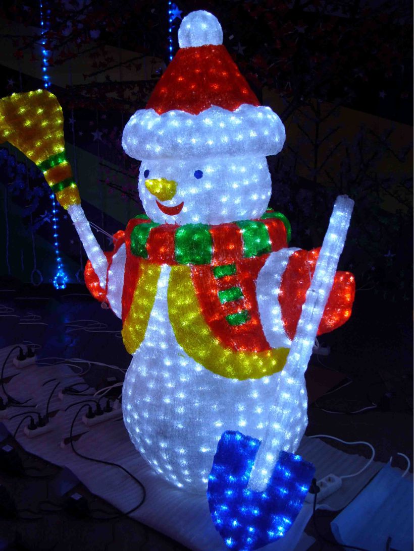 Фигура акриловая светодиодная «Снеговик с лопаткой и метелкой»